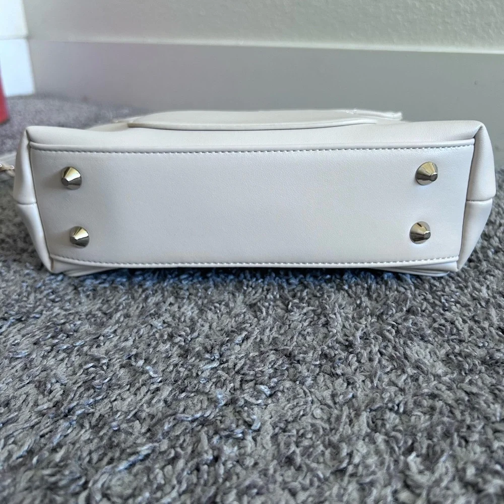 Quilted Cream Chain-Handle Women's Shoulder Bag - Picture 9 of 9